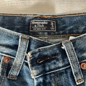 Abercrombie & Fitch Mom Jean